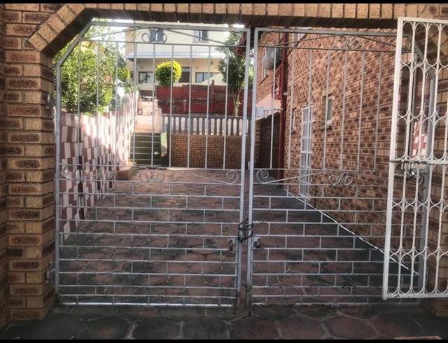 3 BEDROOM HOUSE FOR SALE IN MONTFORD